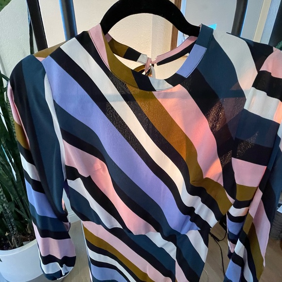 Topshop long dress, tie in back with a peek-a-boo opening in the back detail. - Picture 3 of 7